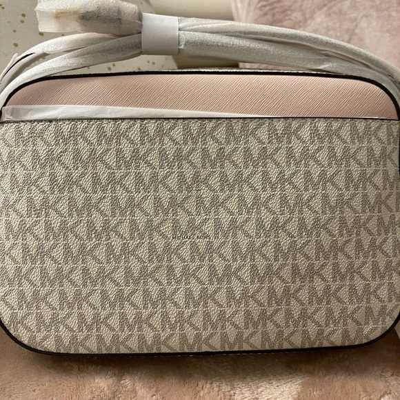 Michael Kors jet set crossbody with chain NWT - Picture 2 of 6